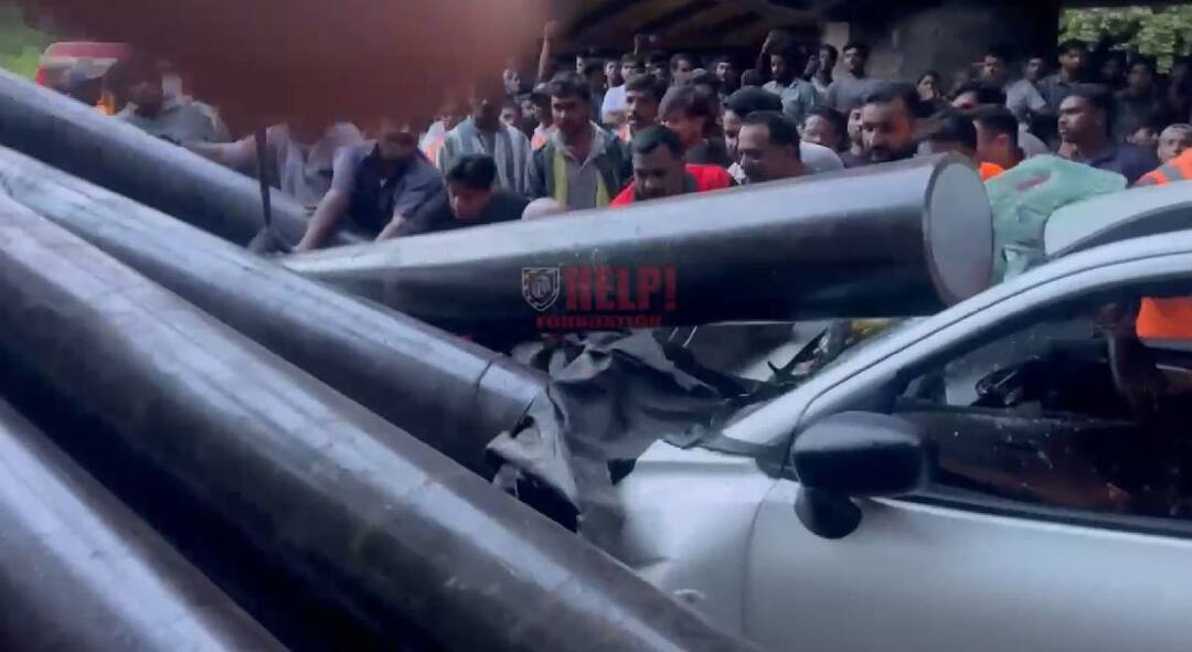 Mumbai-Pune highway Accident : अचानक ब्रेक मारल्याने ट्रकमधील लोखंडी पाईप बाहेर निघाला अन् क्षणात होत्याचं नव्हतं झालं; दोन महिला ठार, चौघे गंभीर, जुन्या मुंबई-पुणे महामार्गावरील घटना old Mumbai-Pune highway accident Two women ended on the spot four seriously injured due to sudden braking iron pipe in the truck came out Maharashtra marathi news Mumbai-Pune highway Accident : अचानक ब्रेक मारल्याने ट्रकमधील लोखंडी पाईप बाहेर निघाला अन् क्षणात होत्याचं नव्हतं झालं; दोन महिला ठार, चौघे गंभीर, जुन्या मुंबई-पुणे महामार्गावरील घटना