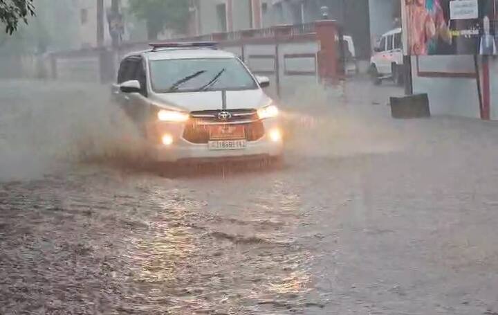 આજથી મેઘરાજા ધડબડાટી બોલાવશે. હવામાન વિભાગે ભારેથી અતિભારે વરસાદની આગાહી કરી છે. આજે સાબરકાંઠા, અરવલ્લી, મહીસાગર જિલ્લામાં અતિભારે વરસાદની આગાહી છે.