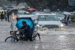 Delhi Weather: દિલ્હી-NCR માં ધોધમાર વરસાદ, હવામાન વિભાગે આપ્યું રેડ એલર્ટ 