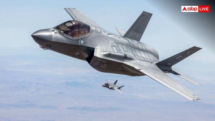 लॉकहीड मार्टिन का F-35B लाइटनिंग II दुनिया के सबसे अत्याधुनिक फाइटर जेट्स में से एक है. इस विशेष लड़ाकू विमान को बेहद मुश्किल परिस्थितियों को ध्यान में रखते हुए तैयार किया गया है.