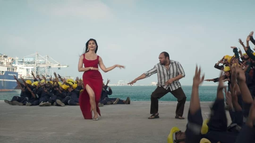 Coolie: இப்படி டான்ஸ் ஆடுறாரு.. பூஜா ஹெக்டேவையே தூக்கிச் சாப்பிட்ட செளபின் சாஹிர்!