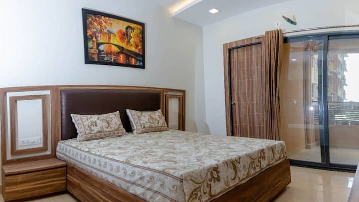 On the other hand, if your room is from 181 to 250 sq ft. Then 2 tons of AC will be right for that room. Due to this, there will be a copper cooling in the room and there will not be much pressure on the AC. If you put this small AC in such a room, then there will be no coolness.