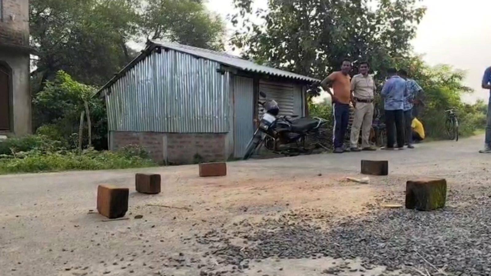 Birbhum News: রাত ১২ টায় আসে ফোন, বাড়ি থেকে ১ কিমি দূরে নিশানা, TMC-র অঞ্চল সভাপতির মাথার সামনে থেকে বেরিয়ে এল গুলি ! মর্মান্তিক ঘটনা বীরভূমে