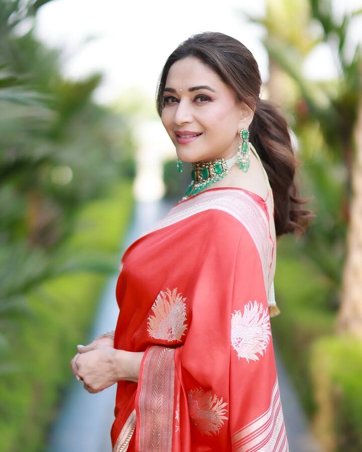 सिमी ग्रेवाल के चैट शो में एक्ट्रेस ने खुलासा किया कि उस दौरान उन्हें सुबह जल्दी उठकर पति के लिए नाश्ता बनाती थीं क्योंकि उन्हें जल्द हॉस्पिटल निकलना होता था. हालांकि उनके ऑफिस जाने के बाद माधुरी फिर सो जाती.