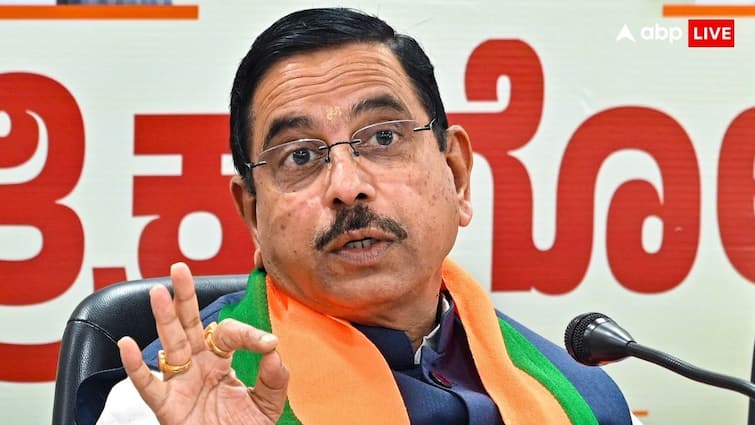 कर्नाटक में कांग्रेस के भीतर ही विधायकों की खरीद-फरोख्त के प्रयास हो रहे : प्रह्लाद जोशी