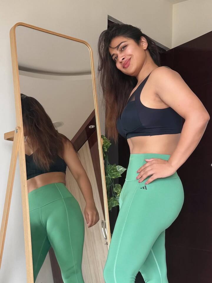 బిగ్ బాస్ ఇంటి నుండి వచ్చిన తర్వాత సినిమాల మీద ఎక్కువగా కాన్సెంట్రేట్ చేశారు ఇనయా సుల్తానా. ఆవిడ చేతిలో ఎప్పుడూ ఏదో ఒక సినిమా ఉంటోంది.(Image Courtesy: inayasulthanaofficial / Instagram)