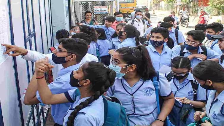 cbse-allows-up-to-45-students-per-section-in-special-cases-know-the-rules CBSE ਨੇ ਦਿੱਤੀ ਵੱਡੀ ਰਾਹਤ, ਹੁਣ ਇਕ ਕਲਾਸ 'ਚ 45 ਵਿਦਿਆਰਥੀਆਂ ਦਾ ਹੋ ਸਕਦਾ ਦਾਖਲਾ, ਜਾਣੋ ਕਿਸ ਨੂੰ ਮਿਲੇਗਾ ਫਾਇਦਾ