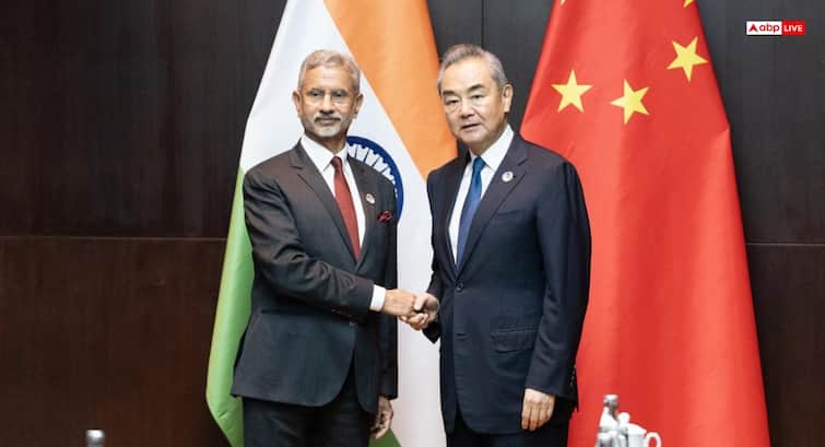 S jaishankar at SCO Meet says Differences should not turn into disputes China Wang Yi India China LAC Issue 'मतभेद विवाद में नहीं बदलना चाहिए', बोले एस जयशंकर तो चीन के विदेश मंत्री ने दिया ये जवाब