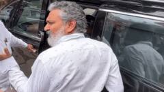 SS Rajamouli Reacts To Fan’s Selfie Attempt During Kota Srinivasa Rao’s Funeral; WATCH