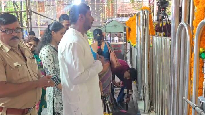 डेबीट -क्रेडीट कार्ड, ऑनलाईन देणगी, चेक, डी.डी.देणगी, मनी ऑर्डरच्या माध्यमातून 2 कोटी 5 लाख 76 हजार 626 रुपयांचे दान देण्यात आलं आहे.