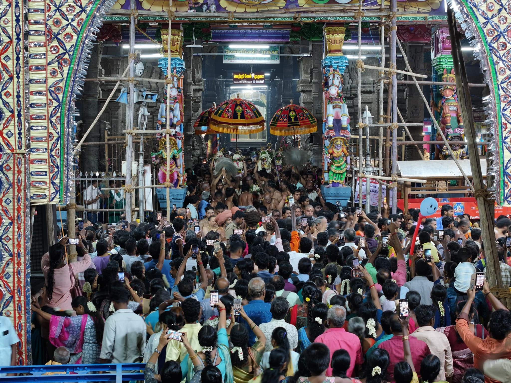 Thiruparankundram: அரோகரா.. அதிகாலையிலே நடந்த திருப்பரங்குன்றம் கும்பாபிஷேகம்.. லட்சக்கணக்கில் குவிந்த பக்தர்கள்