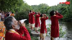 कनाडा में क्रेडिट नदी किनारे भारतीय करने लगे गंगा आरती...सोशल मीडिया पर मचा बवाल