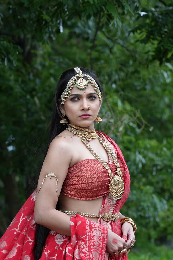 क्रोध आणि मोहच्या येण्याने मालिकेत रंगत, गूढता तिप्पट वाढणार आहे. 'आई तुळजाभवानी' मालिकेच्या पुढच्या भागांमध्ये महिषासुराचे डावपेच, मोह आणि क्रोध यांची ताकद, आणि त्यांच्यासमोर आई तुळजाभवानीच्या बालरूप जगदंबेची सज्जता हे सर्व रंगतदार पैलू प्रेक्षकांना खिळवून ठेवणारे आहेत.  जगदंबा यांना कशी सामोरी जाणार ? कसे त्यांचे वार परतवून लावणार? हे पाहणं औत्सुक्याचं ठरणार आहे.