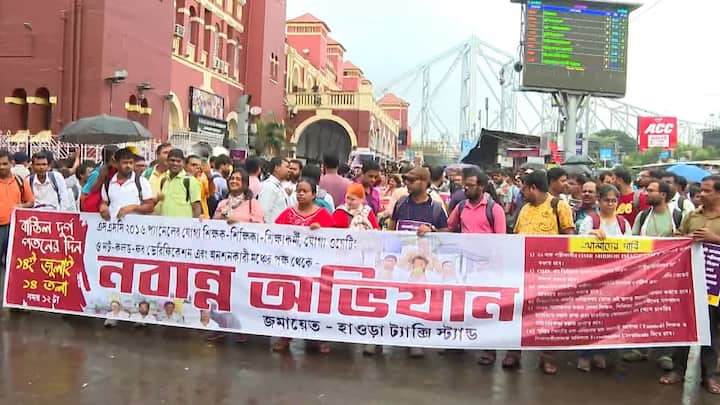 সম্প্রতি চাকরিহারা শিক্ষক চিন্ময় মণ্ডল বলেছিলেন, আমরা সকলে একই নৌকোয় পা দিয়ে চলছি। যে নৌকোটা ডুবন্ত নৌকা। আর এই নৌকোটা ফুটো করে দিয়েছে SSC.।