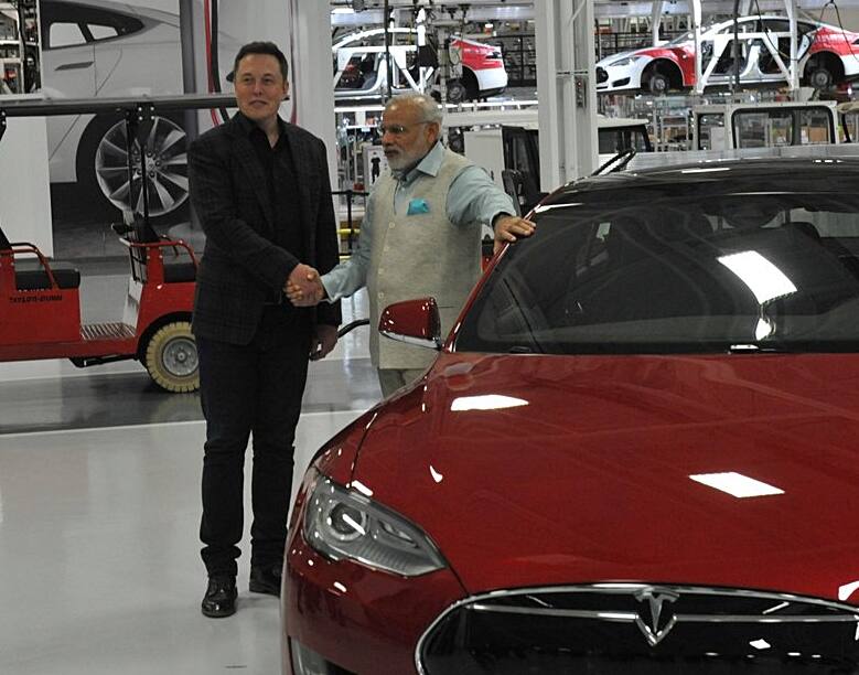 Tesla India Entry: నేడు భారత్‌లోకి గ్రాండ్ ఎంట్రీ ఇస్తున్న టెస్లా.. ముంబైలో షోరూం ప్రారంభం.. కారు ధర ఎంతంటే…!