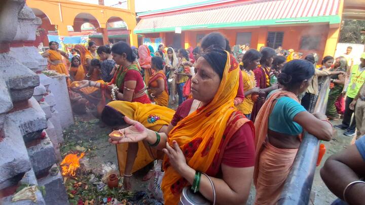कुछ कुंवारी लड़कियों ने कहा कि हमे रोजगार और अच्छा पति मिले, इसलिए हम लोग भगवान भोलेनाथ की सावन महीने में पूजा करते हैं. आज के दिन उपवास भी रखा जाता है. दानापुर से आई खुशी कुमारी ने कहा कि हम बचपन से सोमवारी करते आ रहे हैं. भोलेनाथ ने हमें सब कुछ दिया है बस सुख शांति बनाए रखें.