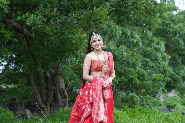 एकीकडे ‘क्रोध’ ही उग्र आणि आक्रमक उर्जा भयंकर लाव्हा रसासोबत अवतरते, तर दुसरीकडे ‘मोह’ एक मोहक, लालित्यपूर्ण आणि नखरेल पण धोका असलेली शक्ती बनून समोर येते.