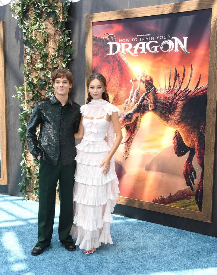 इसके ओटीटी वर्जन में हटाए गए कुछ सीन, मजेदार गैक रील और कलाकारों की मेकिंग जर्नी भी शामिल की गई है, जिससे फैंस को पर्दे के पीछे की दुनिया भी देखने को मिलेगी.