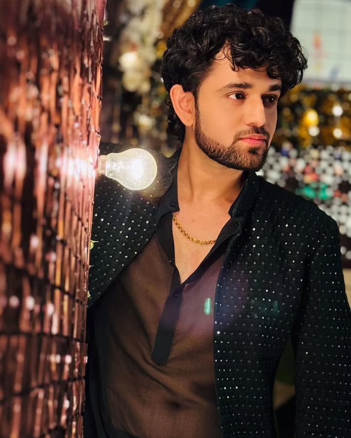 In the upcoming episode, it will be seen that Abhir will tell the family that Charu has died in Japan.