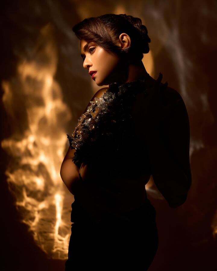 ती फक्त एक अभिनेत्री नाही, तर एक अष्टपैलू कलाकार आहे जी मराठी आणि हिंदी दोन्ही इंडस्ट्रीमध्ये आपल्या कलेची छाप सोडते.