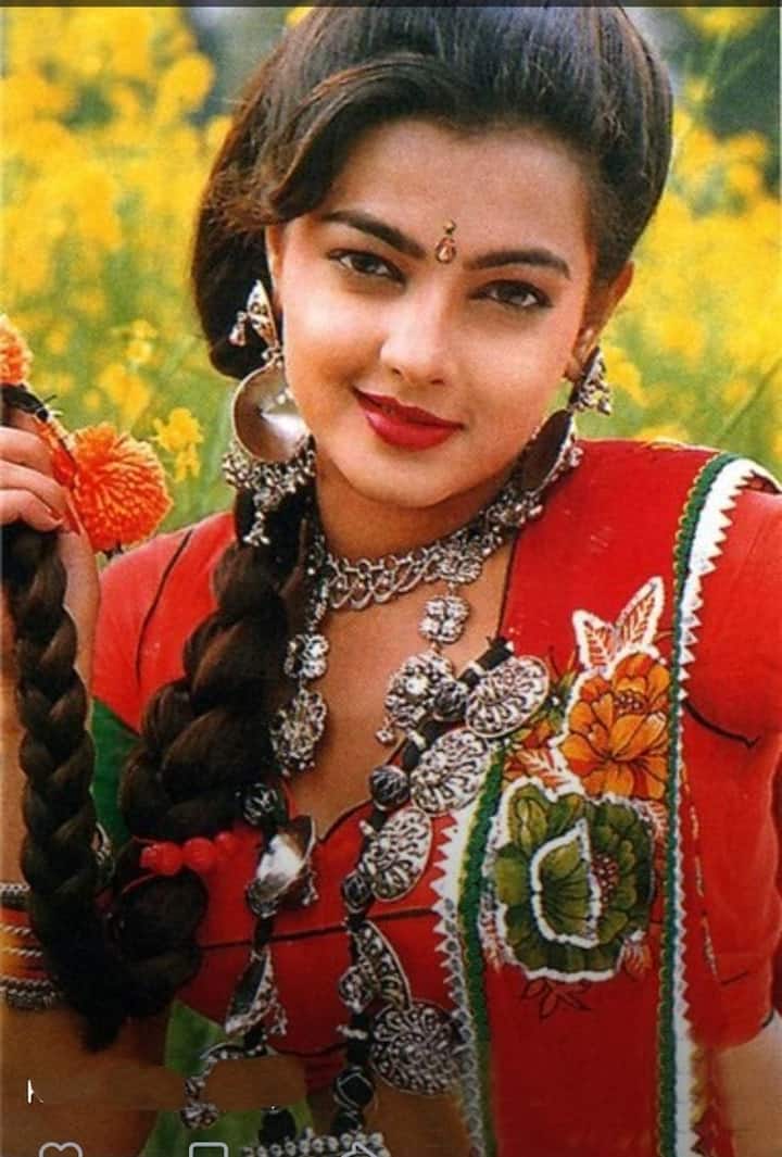 Mata Kulkarni is one of the Bollywood actresses who stained their career for the underworld don. The actress fell in love with gangster Vikram Goswami and both of them got married and went to Dubai.