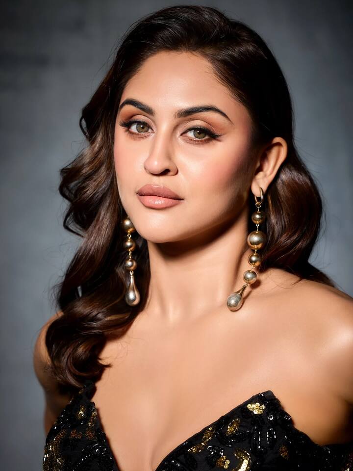 हालांकि, क्रिस्टल को सबसे ज्यादा पहचान एक हजारों में मेरी बहना से मिली थी.