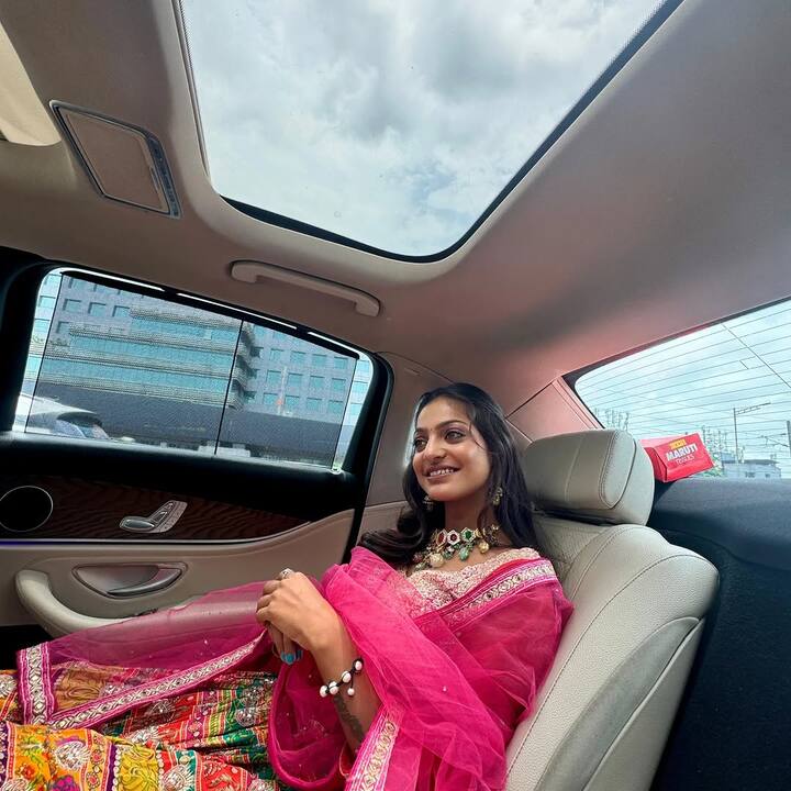 At that time, photos and videos of Monalisa became so viral that she came to be known as Mahakumbh viral girl. Now this ordinary girl will turn to Bollywood.