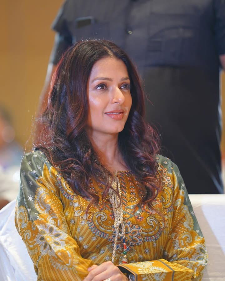 अपनी पहली फिल्म से ही वो रातोंरात स्टार बन गईं. फिल्म भी बॉक्स ऑफिस पर ब्लॉकबस्टर साबित हुई. लेकिन इसके बाद भूमिका चावला गुमनामी के अंधेरे में खो गईं.