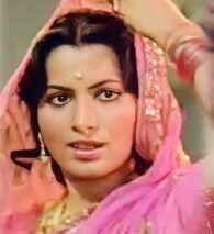 The actress had to pay huge losses to love a gangster. In 2012, the Narcotics Department sealed two flats of her husband. Opposing this, Hina appealed to the court but her application was rejected.
