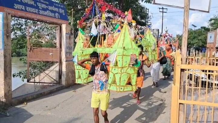 भगवान की भक्ति के इस आयोजन में कुछ कांवड़िए राष्ट्रभक्ति और सेना की शक्ति को भी बढ़-चढ़कर दर्शा रहे हैं