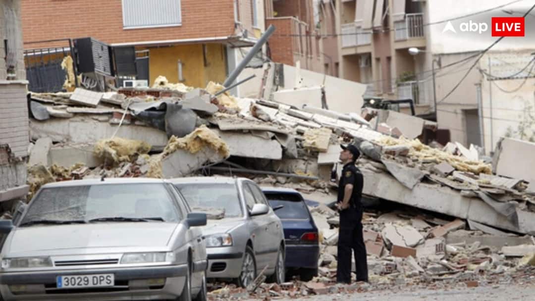 Earthquake in Spain 5.2 magnitude airport roof collapses flood chaos भूकंप की वजह से भयंकर तबाही, गिरी एयरपोर्ट की छत, जानें कहां डोल गई धरती