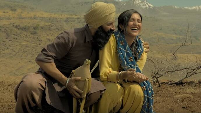 अक्षय कुमार भी कई बार अपनी फिल्मों में खुद से छोटी एक्ट्रेसेस के साथ इश्क फरमा चुके हैं. 'सरफिरा' में राधिका मदान, 'केसरी' में परिणीति चोपड़ा और ऐसी तमाम यंग एक्ट्रेसेस के साथ वो स्क्रीन शेयर कर चुके हैं.