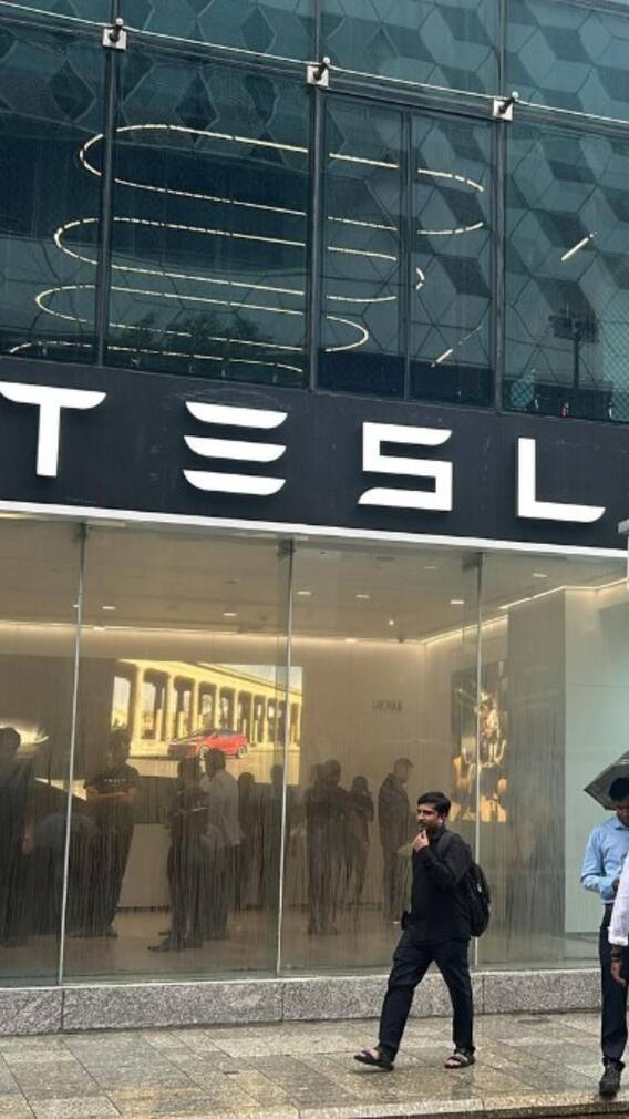 मुंबई के कहां खुला टेस्ला का शोरूम?