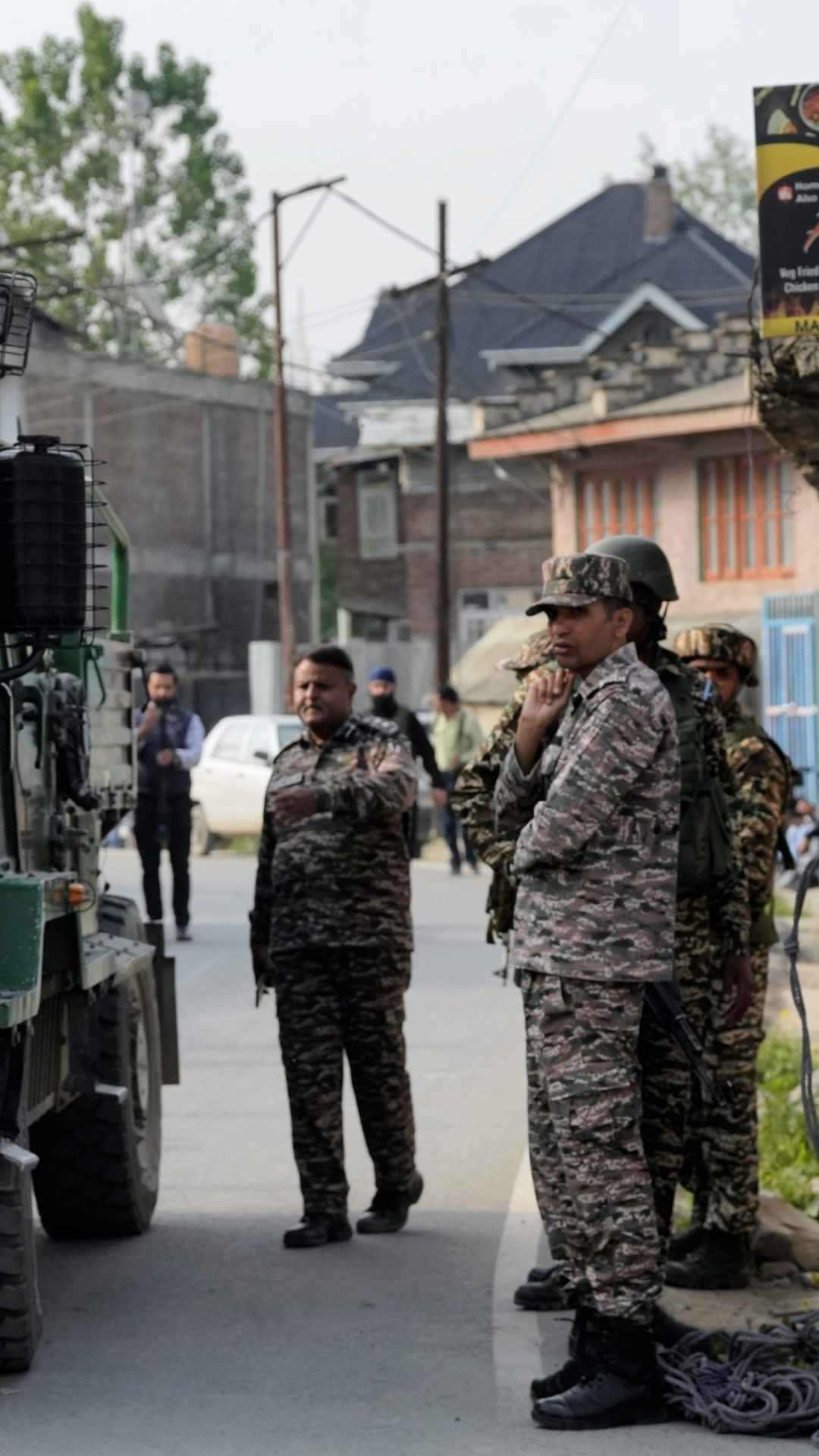 वहीं भारतीय सेना और वायुसेना ने ऐसी किसी क्रॉस-बॉर्डर स्ट्राइक से साफ इनकार किया है