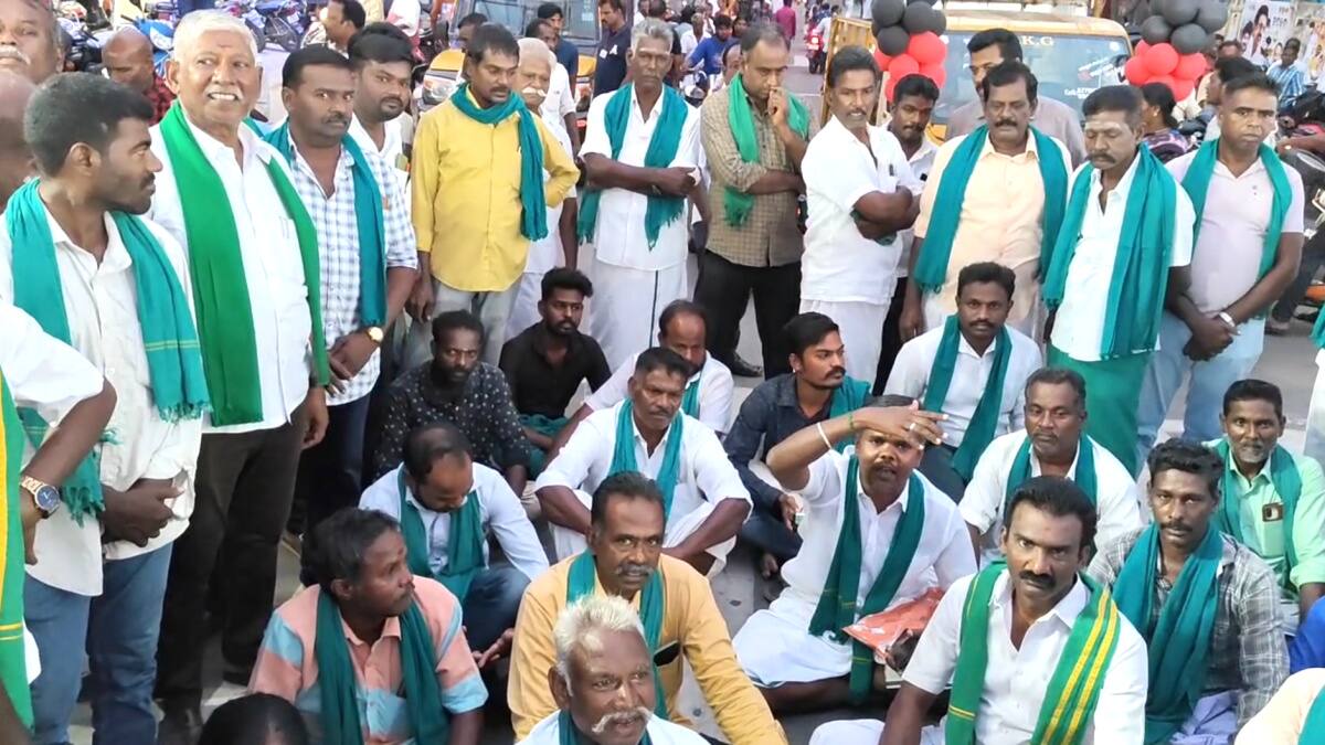 முதல்வர் ரோடு ஷோவில் விவசாயிகள் தர்ணா போராட்டம் - மயிலாடுதுறையில் பரபரப்பு...!