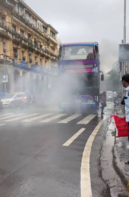 नेमकी आग कशी लागली, याबाबत अद्याप समोर आलेलं नाही.