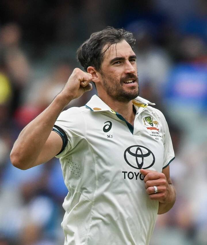 स्टार्क त्याच्या दुसऱ्या षटकात एकही विकेट घेऊ शकला नाही, परंतु तिसऱ्या षटकाच्या पहिल्याच चेंडूवर त्याने मायकेल लुईसला एलबीडब्ल्यू आउट केले.