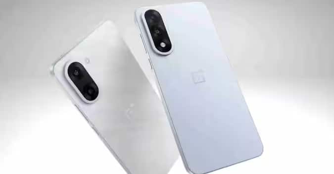 OnePlus Nord CE 5 5G આ સેલમાં 24,998 રૂપિયામાં ખરીદી શકાય છે. તેમાં 6.7-ઇંચનો ફુલ HD + OLED ડિસ્પ્લે છે, જે 120Hz રિફ્રેશ રેટ સાથે આવે છે. આ ફોનમાં MediaTek Dimensity 8350 પ્રોસેસર છે જે રોજિંદા કાર્યોથી લઈને ગેમિંગ સુધીની દરેક બાબતમાં શાનદાર પ્રદર્શન કરે છે. ડ્યુઅલ રીઅર કેમેરા સેટઅપ (50MP+8MP), 16MP ફ્રન્ટ કેમેરા અને 80W ફાસ્ટ ચાર્જિંગ સાથે મોટી 7100mAh બેટરી તેને વધુ આકર્ષક બનાવે છે.