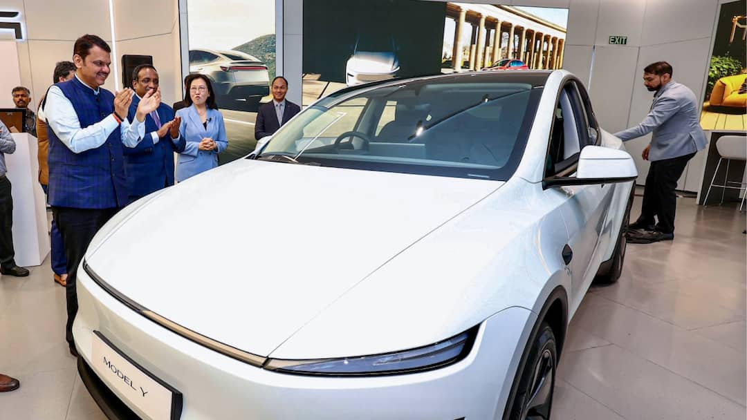 Tesla Model Y: பெயிண்டுக்கே புல்லட் விலை, முழு செல்ஃப் ட்ரைவிங்கிற்கு தனி கார் விலை - டெஸ்லா மாடல் Y தேறுமா?