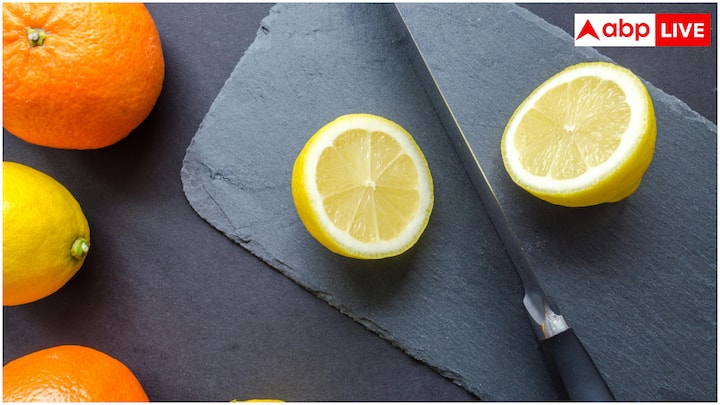 नींबू एक नेचुरल ड्यूरेटिक है, यानी यह बार-बार यूरिन आने का कारण बन सकता है. अत्यधिक सेवन से शरीर में पानी की कमी और इलेक्ट्रोलाइट असंतुलन हो सकता है. इसमें साइट्रिक एसिड के अलावा कुछ मात्रा में ऑक्सलेट भी होता है. बहुत ज्यादा नींबू का सेवन करने से कुछ व्यक्तियों में क्रिस्टल के रूप में ऑक्सलेट जमा हो सकता है, जिससे किडनी स्टोन बनने का खतरा बढ़ जाता है.