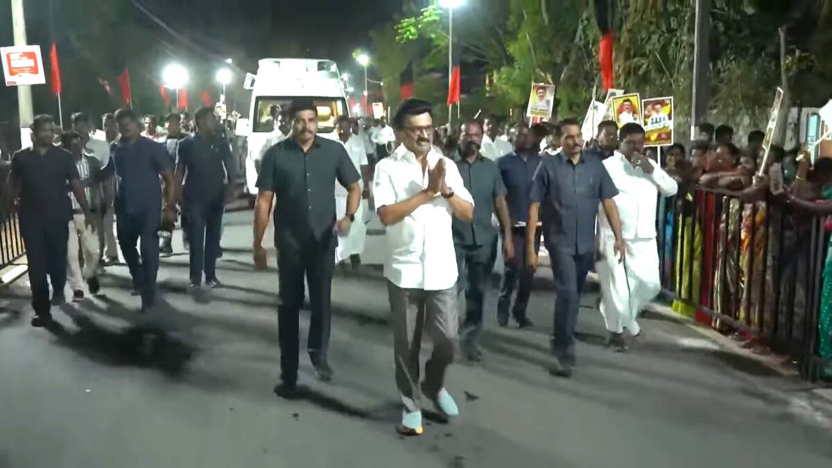 முதல்வர் ரோடு ஷோவில் விவசாயிகள் தர்ணா போராட்டம் - மயிலாடுதுறையில் பரபரப்பு...!