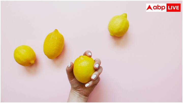 जिन लोगों को पहले से एसिडिटी या हार्टबर्न की प्रॉब्लम है, उन्हें ज्यादा नींबू का सेवन नहीं करना चाहिए. नींबू में मौजूद साइट्रिक एसिड इन समस्याओं को बढ़ा सकता है, खासकर खाली पेट पीने पर. कुछ रिसर्च बताती हैं कि यह पेप्सिन एंजाइम को एक्टिवेट कर सकता है, जिससे हार्टबर्न की समस्या बढ़ जाती है.