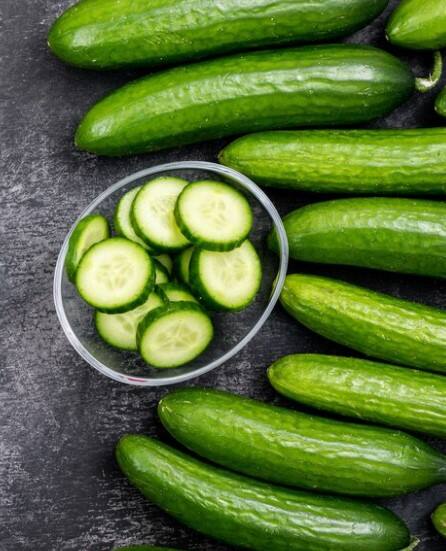 ਮਾਹਿਰਾਂ ਦੇ ਅਨੁਸਾਰ, ਖੀਰਾ ਖਾਣ ਤੋਂ ਘੱਟੋ-ਘੱਟ 30 ਤੋਂ 45 ਮਿੰਟ ਬਾਅਦ ਹੀ ਪਾਣੀ ਪੀਣਾ ਚਾਹੀਦਾ ਹੈ। ਜੇਕਰ ਤੁਹਾਨੂੰ ਜ਼ਿਆਦਾ ਭੁੱਖ ਲੱਗੀ ਹੋਵੇ ਤਾਂ ਖੀਰੇ ਨਾਲ ਹੋਰ ਭੋਜਨ ਵੀ ਖਾ ਸਕਦੇ ਹੋ, ਪਰ ਪਾਣੀ ਪੀਣ ਵਿੱਚ ਸਾਵਧਾਨੀ ਵਰਤਣੀ ਚਾਹੀਦੀ ਹੈ। ਸਭ ਤੋਂ ਵਧੀਆ ਇਹ ਹੈ ਕਿ ਖੀਰਾ ਖਾਣ ਤੋਂ ਪਹਿਲਾਂ ਹੀ ਪਾਣੀ ਪੀ ਲਵੋ।