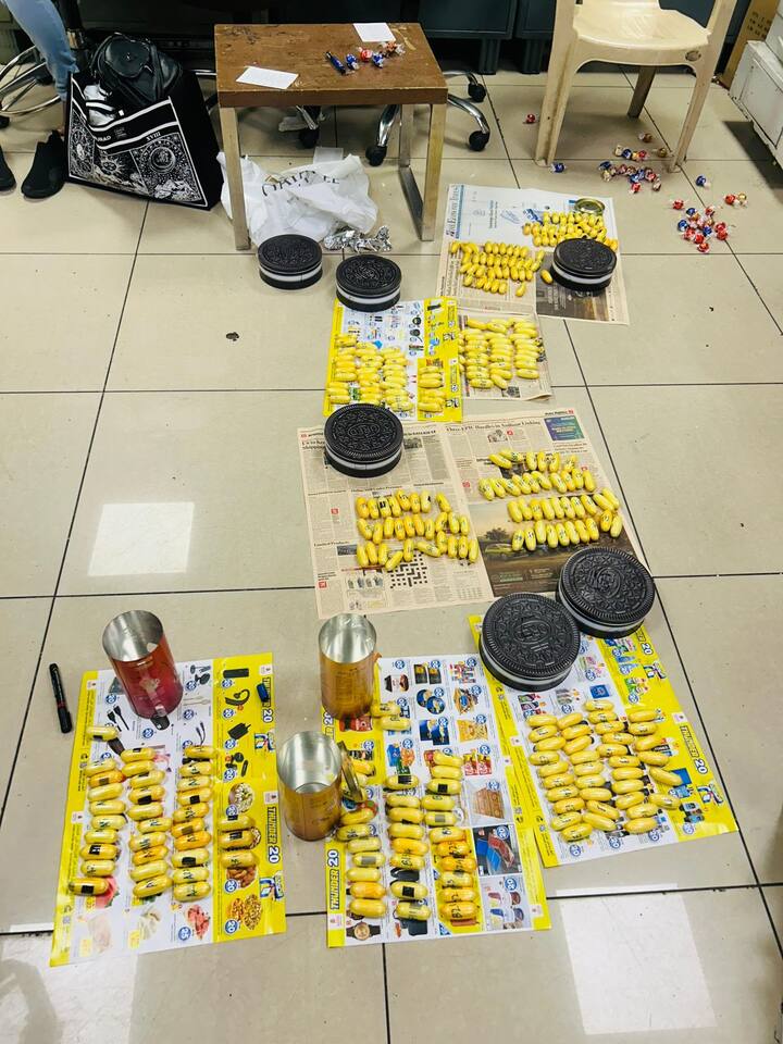 महसूल गुप्तवार्ता संचालनालयाची (डीआरआय) मोठी कारवाई. दोहावरून आलेल्या महिलेला गोपनीय माहितीच्या आधारावर घेण्यात आल होत ताब्यात.