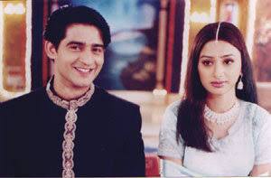 The character of the lead actors was first and Gauri. Both were seen fighting at the beginning of the show. While living in the joint family, both of them were often seen secretly romancing. The audience has not forgotten the different style of expressing their tips and love.