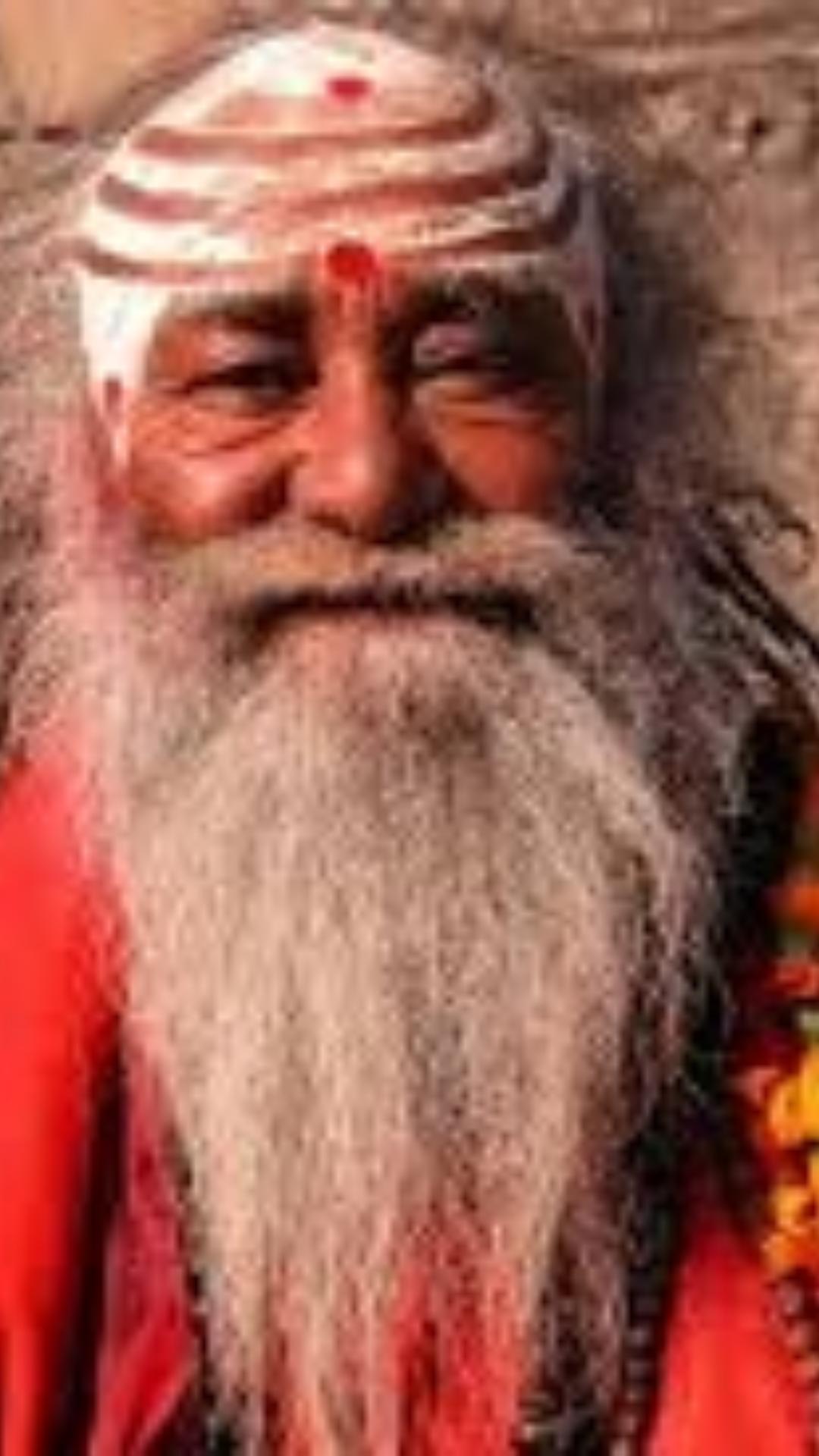 बस्ती की शांति और प्राकृतिक सुंदरता संतों को आकर्षित करती है