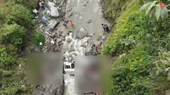 उत्तराखंड में बड़ा हादसा, सवारियों से भरी गाड़ी खाई में गिरी, 8 के मौत की आशंका, दिल दहला देंगी ये तस्वीरें