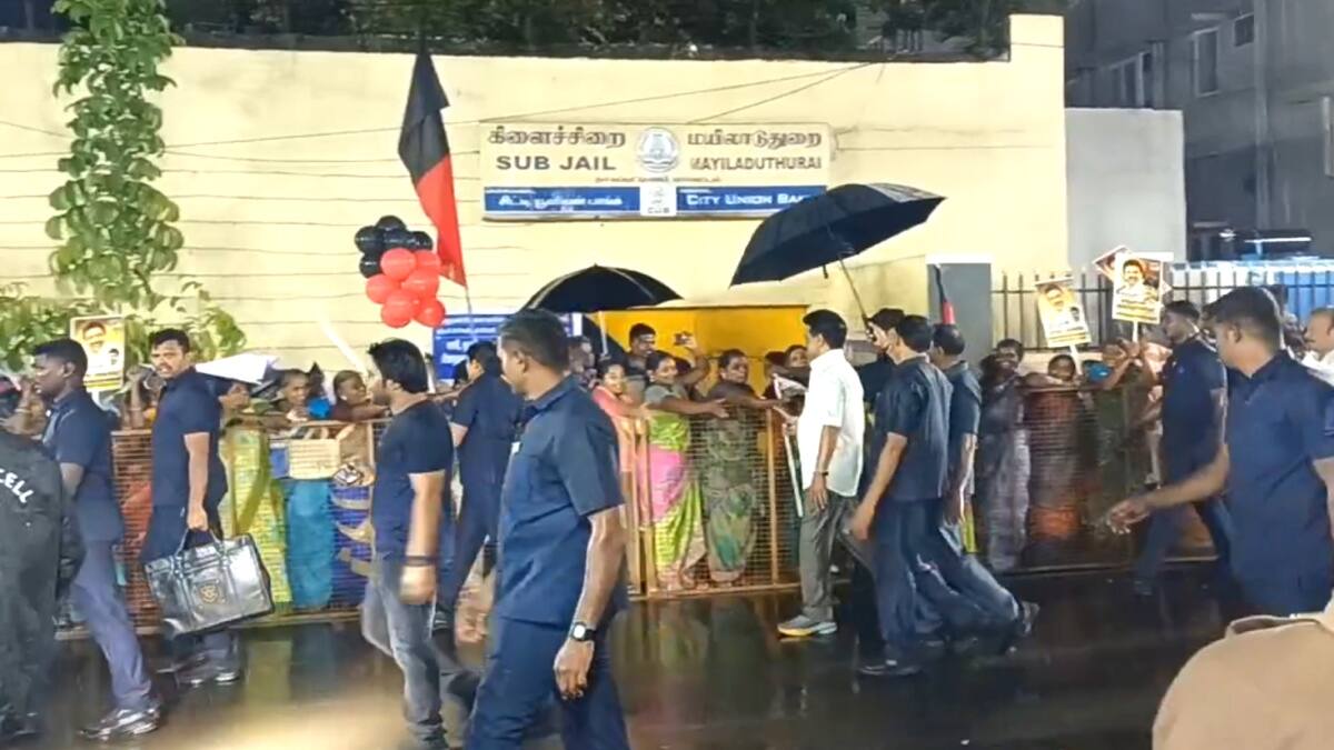 மழை கொட்டியபோதும் மனம் தளராத முதல்வர் ஸ்டாலின்: மயிலாடுதுறையில் திமுக தொண்டர்களின் உற்சாகம்!