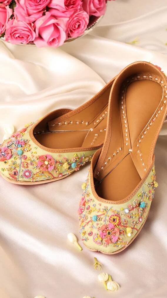 कल्चर और क्लास का परफेक्ट मिक्स, राजस्थान की हैंडक्राफ्टेड जूतियां