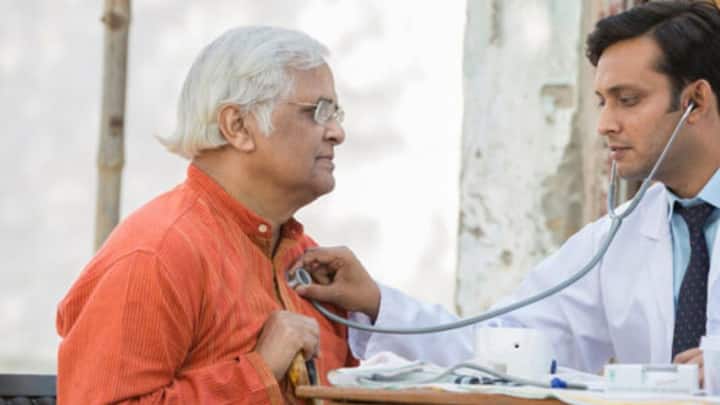 यानी अगर आपने साल खत्म होने से पहले लिमिट पूरी कर ली है. तो आप उसी साल दोबारा इलाज नहीं करवा पाएंगे. अगला फाइनेंशियल ईयर शुरू होने पर ही फिर से इलाज के लिए कवरेज मिलेगा. कुछ केस में अस्पताल आपको लिमिट खत्म होने का अपडेट भी देता है ताकि आप आगे सावधानी रख सकें. हालांकि हर केस में यह मिलने की गारंटी नहीं है.